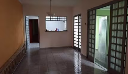 Sobrado à venda na Vila Santana, em Sorocaba -SP.