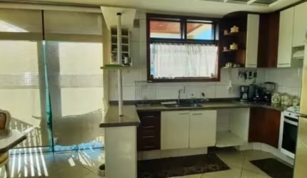 Sobrado à venda no bairro Vila Carvalho, em Sorocaba-SP.