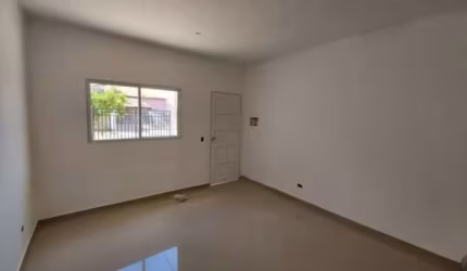 Casa geminada à venda no Jardim Santa Madre Paulina, em Sorocaba-SP.