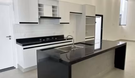 Casa térrea à venda no Condomínio Chácara Ondina, em Sorocaba-SP.