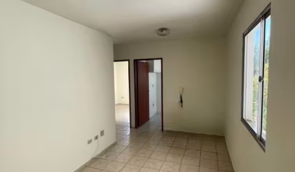 Apartamento à venda no Condomínio Residencial Camila, em Sorocaba-SP.