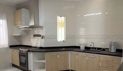 Casa térrea à venda no Jardim Leocádia, em Sorocaba-SP.