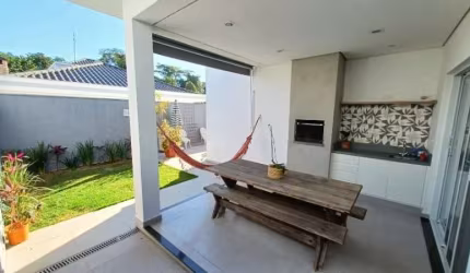 Casa térrea à venda no Condomínio Campos do Conde, em Sorocaba-SP.