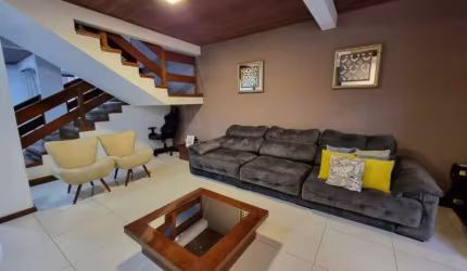 Sobrado à venda no Residencial Valença, em Sorocaba-SP.
