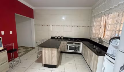 Sobrado à venda no Vila Eros, em Sorocaba- SP.