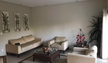 Sobrado à venda no Condomínio Residencial Granja Olga 1, em Sorocaba-SP.