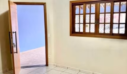 Casa térrea à venda no Jardim Turmalina, em Sorocaba-SP.