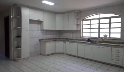 Sobrado à venda na Vila Carvalho, em Sorocaba-SP.