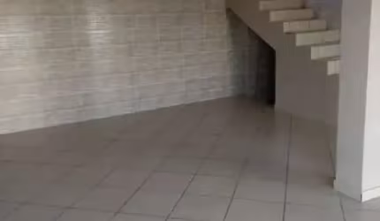 Sobrado à venda no Jardim Portal do Itavuvu, em Sorocaba-SP.