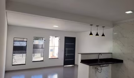 Casa térrea à venda no Parque São Bento, em Sorocaba-SP.