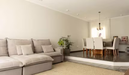 Casa térrea à venda na Vila Haro, em Sorocaba-SP.