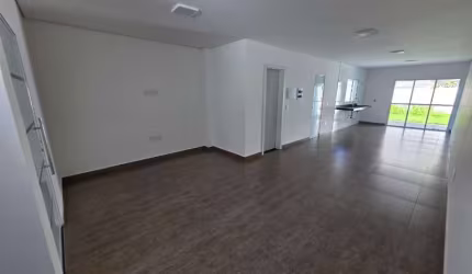 Sobrado à venda no Jardim São Carlos, em Sorocaba-SP.