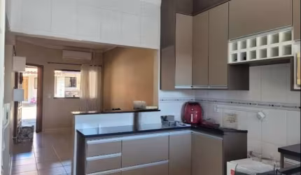 Casa térrea à venda no Condomínio Residencial Santa Mônica, em Sorocaba-SP.