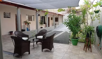 Casa térrea à venda na Vila Haro, em Sorocaba-SP.
