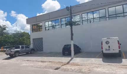 ALUGO EXCELENTE SALAS NESTE PRÉDIO.