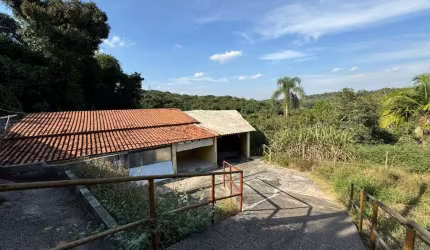 Excelente localização, próximo da estrada principal