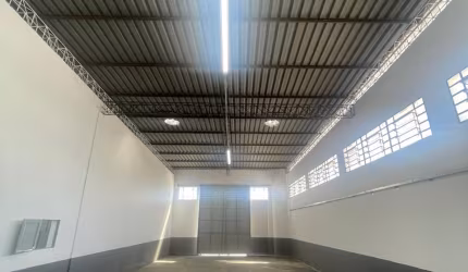 Sobre galpão no Chácaras Reunidas com 550 m² para alugar em São José dos Campos - SP