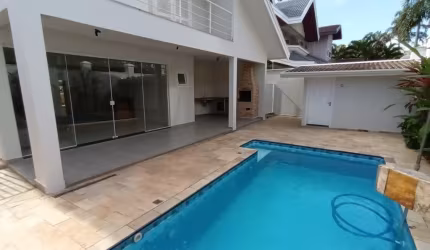 Linda Casa Assobradada para Locação no Condomínio Sunset Park – Jardim Aquarius, São José dos Campos