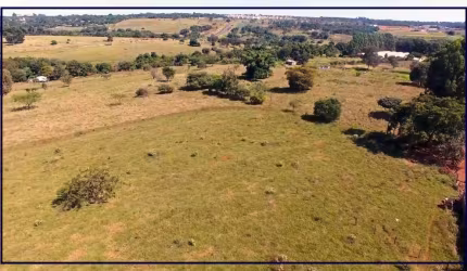 Sitio para venda em Uberlandia-MG no Parque Andorinhas com 32.500 m2 proximo ao Anel Viario 700 m do asfalto, sem benfeitorias, ideal para incorporaçã