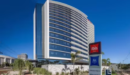 Ótimo apartamento no Hotel Ibis Budget na charmosa Vila do Golfe, com 14 m2, hotel novo, excelente localização ao lado do Shopping Iguatemi, ótimo inv