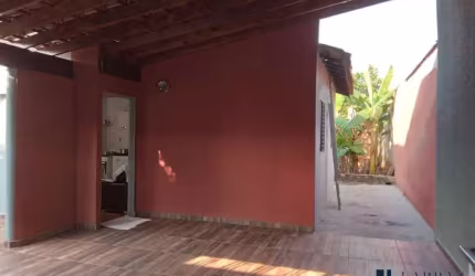 Casa para venda na Zona Leste no Antonio Palocci, 2 dormitorios, amplo quintal com arvores em 205 m2 de área total