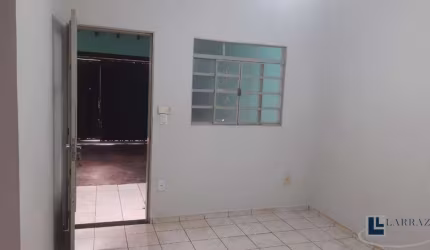 Casa para venda no Parque dos Pinus, localizada na avenida, 3 dormitorios, 2 banheiros, área construída 127 m2 em um terreno de 160 m2