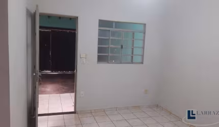 Casa para venda no Parque dos Pinus, localizada na avenida, 3 dormitorios, 2 banheiros, área construída 127 m2 em um terreno de 160 m2