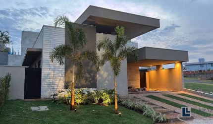 Linda casa nova para venda na Vila do Golfe, Cond. Quinta dos Ventos, 4 suites 1 master, gourmet e piscina em 376 m2 de área total. Lazer completo.