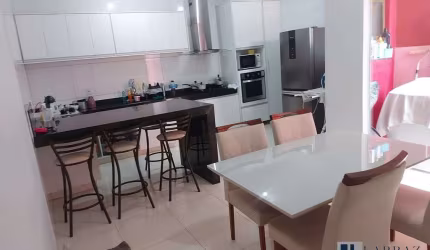 Sobrado para venda no Jardim Marchesi, 3 dormitorios sendo 1 suite, armários, ar condicionado em 250 m2 construidos