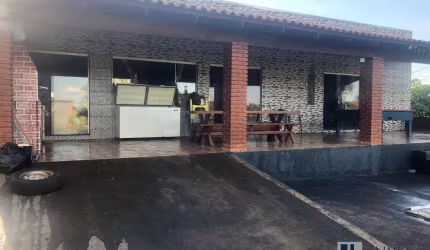 Oportunidade. Ótima chácara para venda em Cajuru-SP, na beira da rodovia, casa com 2 dormitorios, gourmet e piscina em 1.800 m2 total