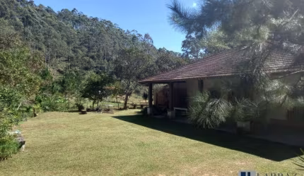 Lindo sitio para venda em Natividade da Serra-SP com 13 alqueires, linda casa sede, eucaliptos, pinheiros, pastagem e lago com peixes