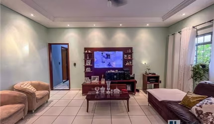 Ótima casa para venda no Jd. Heitor Rigon, 3 suites, varanda gourmet, 3 vagas, amplo quintal em 346 m2 de área total