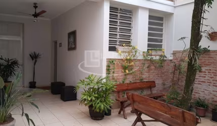 Ótimo sobrado para venda ou locação no Jardim Macedo, ótima localização, 4 dormitorios 1 suite, quintal, recém reformada em 180 m2 de area construída.