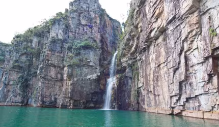 Lote para venda na Represa de Furnas no Balneario Shangryla 2, região de Capitólio / São Jose da Barra-MG. Lote com 233 m2, pronto para construir