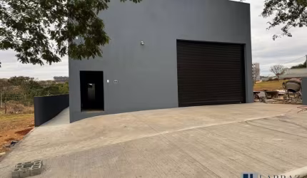 Ótimo galpão comercial para locação no charmoso Terras de Santa Martha em Bonfim Paulista, área construída 240 m2, portão alto para caminhoes, vagas e