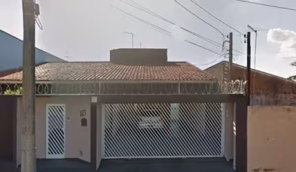 Casa para venda em Araraquara-SP na Vila Velosa, 3 dormitorios sendo 1 suite, 2 vagas, area construida 260 m2 em um terreno de 780 m2
