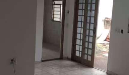 Oportunidade. Casa para venda no Portinari, 2 dormitorios sendo 1 suite, amplo quintal, 134 m2 construidos em um terreno de 300 m2