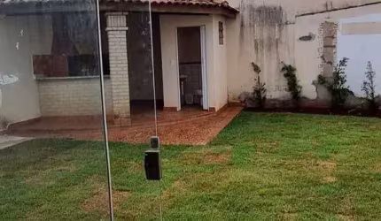 Ótima casa para venda no Parque dos Bandeirantes, ótima localização, 3 dormitorios com 1 suite, varanda gourmet em 200 m2 de área total