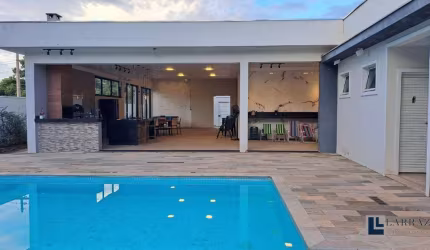 Maravilhosa casa para venda no Condominio Preservare na Zona Leste, 2 amplos dormitórios com 1 suite, gourmet e piscina, amplo quintal em um terreno d