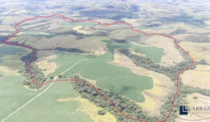 Fazenda dupla aptidao para venda em Sacramento-MG com 241 hectares em pastagem, lavoura e eucalipto, benfeitorias, rica em agua