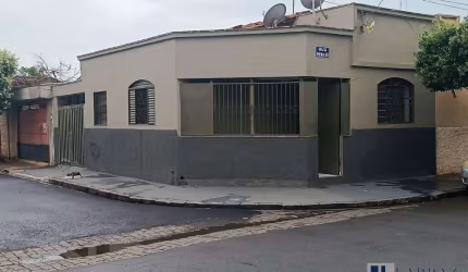 Casa de esquina para venda nos Campos Eliseos, ótima localização, 2 dormitorios, 70 m2 construidos em um terreno de 71 m2