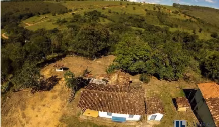 Lindo sitio para venda em São Roque de Minas-MG com 12.300 m2, vocação para lazer e hotel, agua abundante e benfeitorias coloniais