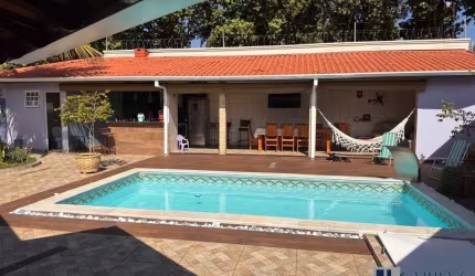 Casa diferenciada para venda no Villa Ditalia, 3 dormitorios 1 suite, varanda gourmet e piscina em 409 m2 total, lazer completo e segurança 24h