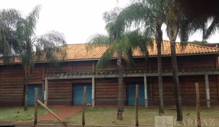 Excelente area comercial para venda nas margens da Rod Anhanguera em São Joaquim da Barra-SP com 4.443 m2 de area total e varias construções