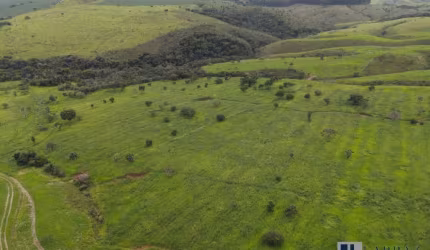 Excelente fazenda para venda na região de Sacramento-MG com 192 hectares montada na pecuária, rica em agua e benfeitorias