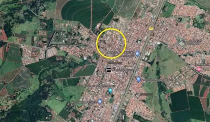Area para venda no Centro de Brodowski com 1.282 m2 de area total, 3 casas mais salao comercial construidos, total de 9 dormitorios em 600 m2 construi