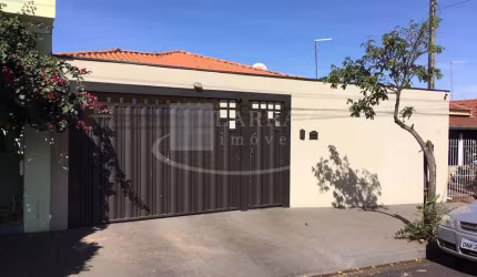 Otima casa para venda em Brodowski no Jd. Sabino, 3 dormitorios 1 suite, varanda gourmet em 280 m2 de area total