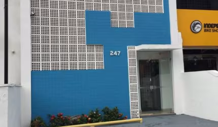 Salão excelente ponto comercial para venda ou locação na Av. Independencia, 4 salas, 2 vagas em frente, super segura em 132 m2 de area construída,