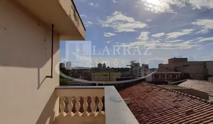 Ótimo sobrado para venda no Jardim Macedo, ótima localização, 3 dormitorios, armários e sacada em 130 m2 de area total