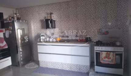 Sobrado para venda no Parque das Andorinhas, ótima localização proximo ao Savegnago, 2 suites, amplo quintal, 4 vagas em 250 m2 de area total